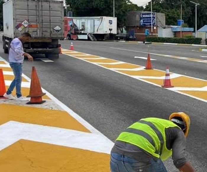 Mantenimiento vial durante la temporada de lluviasGobierno Bolivariano avanza con trabajos de demarcación y bacheo en la Troncal 005