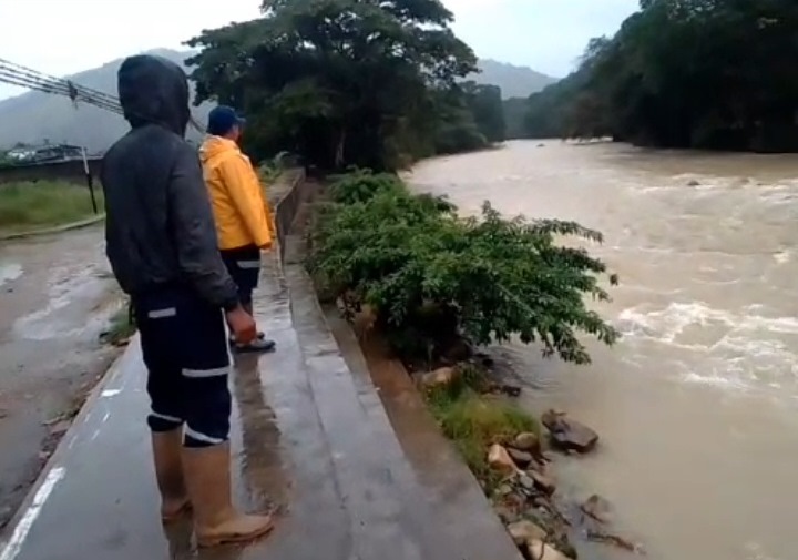 Funcionarios de PC mantienenmonitoreo en el río Socopó