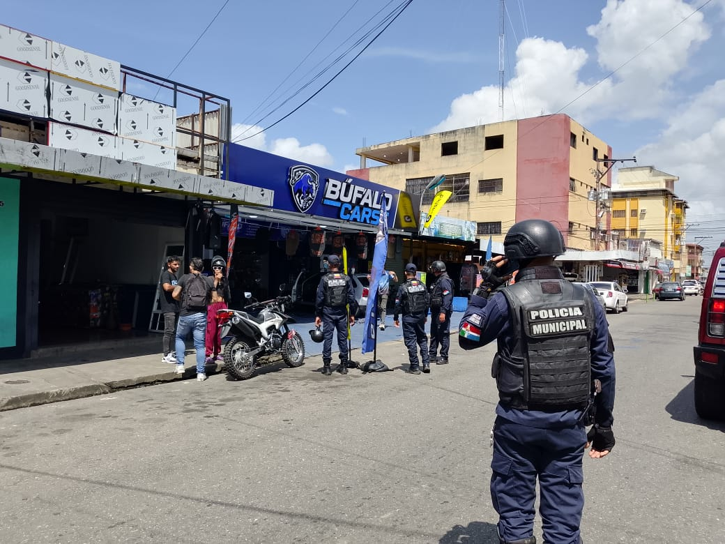 Durante este fin de semanaPMB despliega operativos permanentesde seguridad en el sector comercio