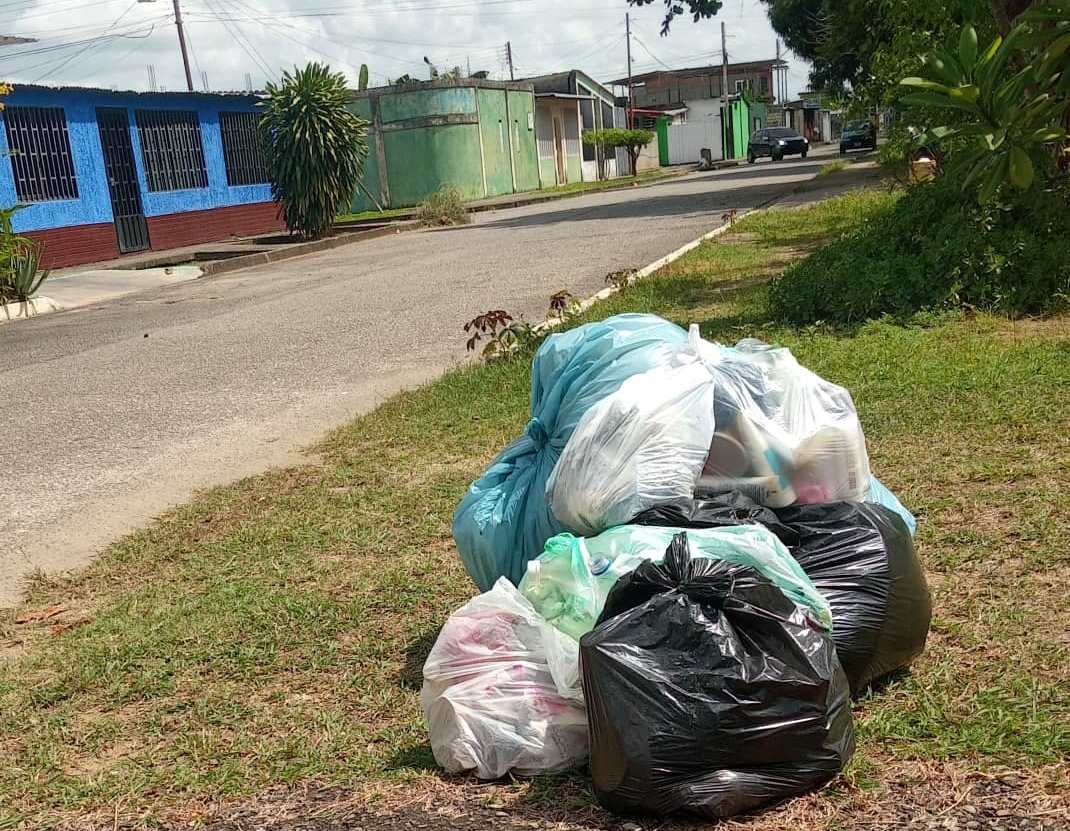 En La Raúl Leoni y Dominga Ortizde Páez esperan paso del aseo urbano