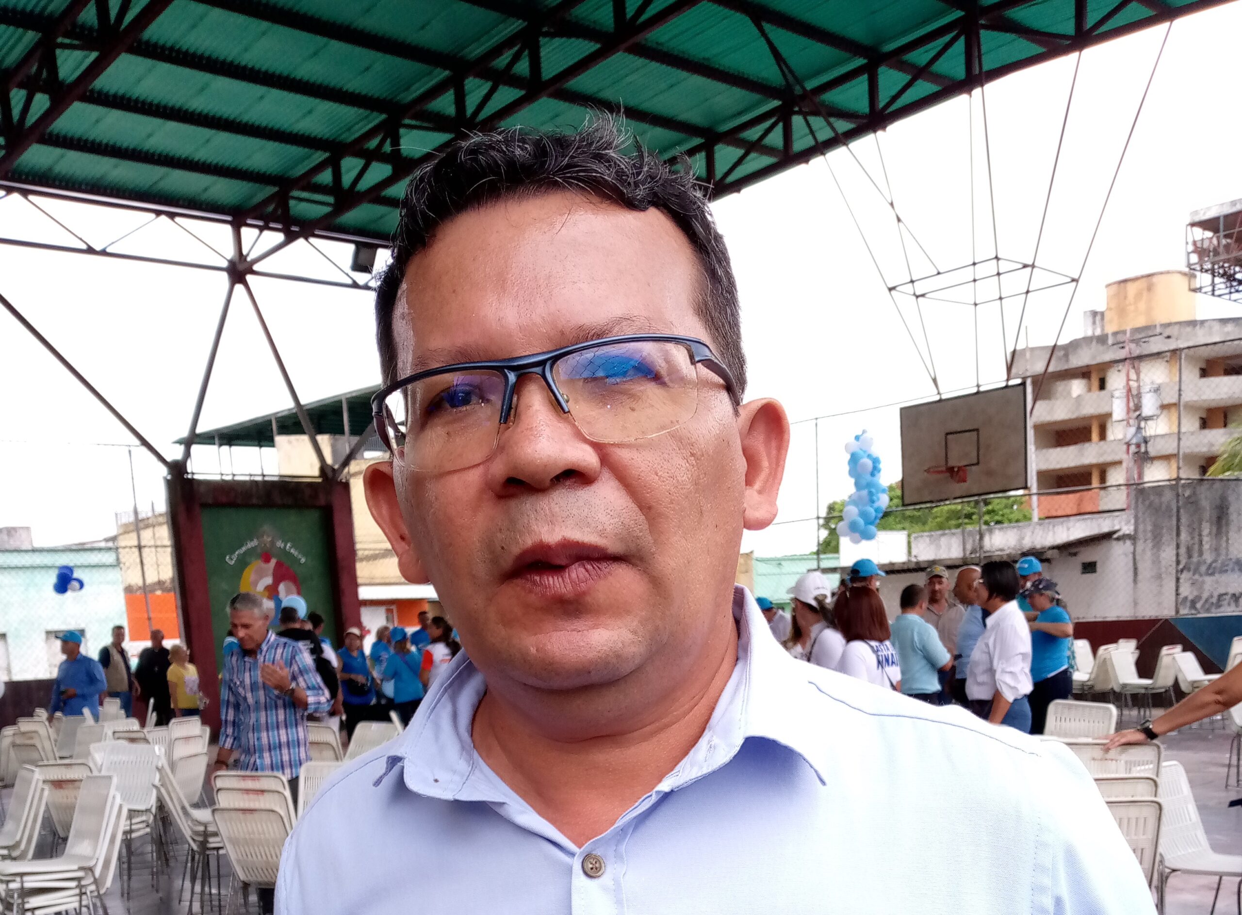 Comunidad se queja de incumplimiento de cronogramaProductores, comerciantes y pueblo en generalestán agobiados por improvisados cortes eléctricos