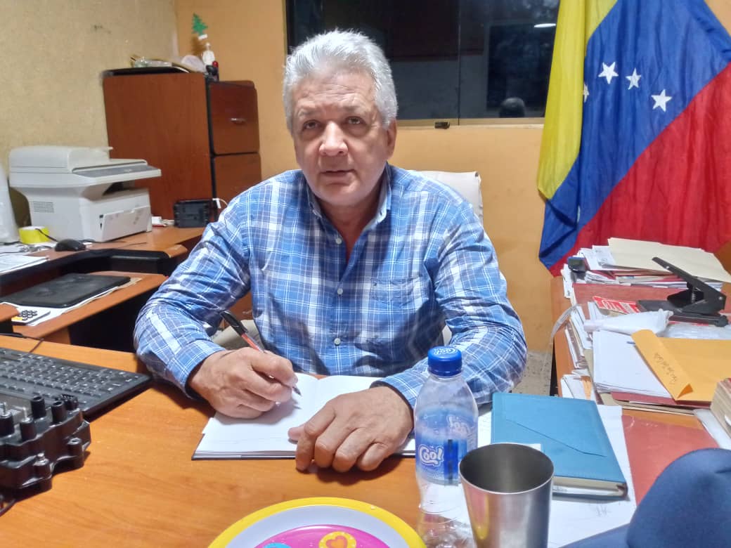 Leonardo Herrera proponeCrear un bloque donde se mantengaun conversatorio con todos los partidos