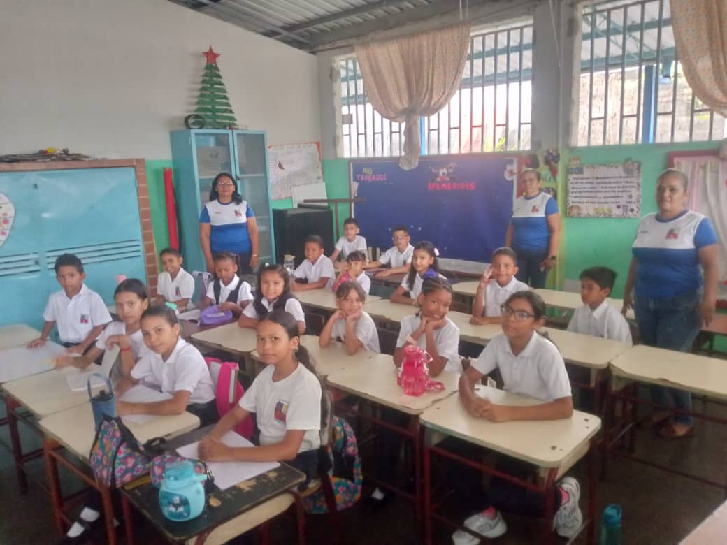 U.E Menca de Leoni inicio actividadesdel nuevo año escolar