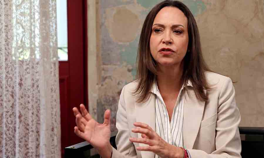 Machado: “No puedo liderar el procesodesde el extranjero. Es momento de regresar”