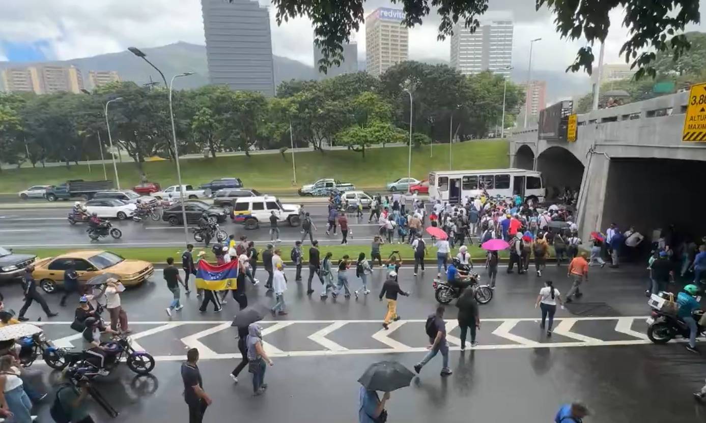 Opositores marcharon en Caracas para exigirregreso de Machado y presidenciales en 2027