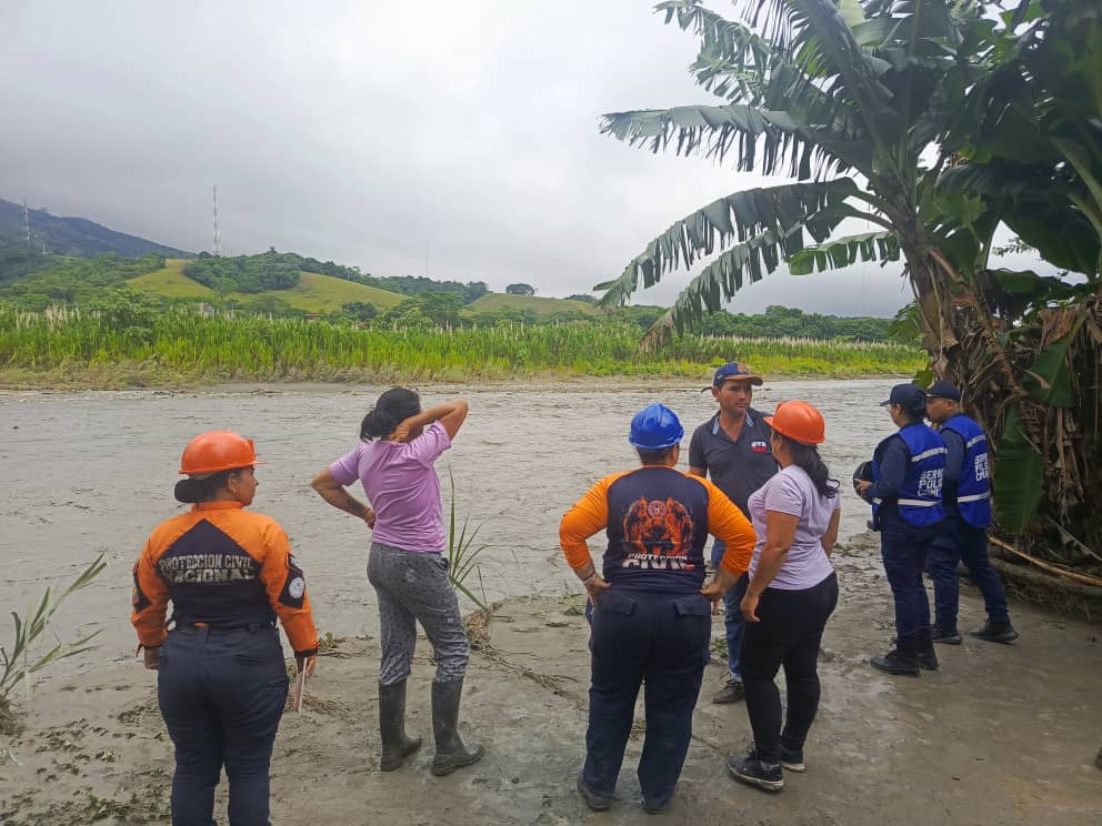 Y atención a familiasAutoridades realizan monitores y evaluaciónde viviendas por desbordamiento del río Socopó