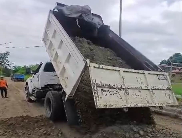 Gobernación mejora vialidad en el sector Los Acacios de Barinas