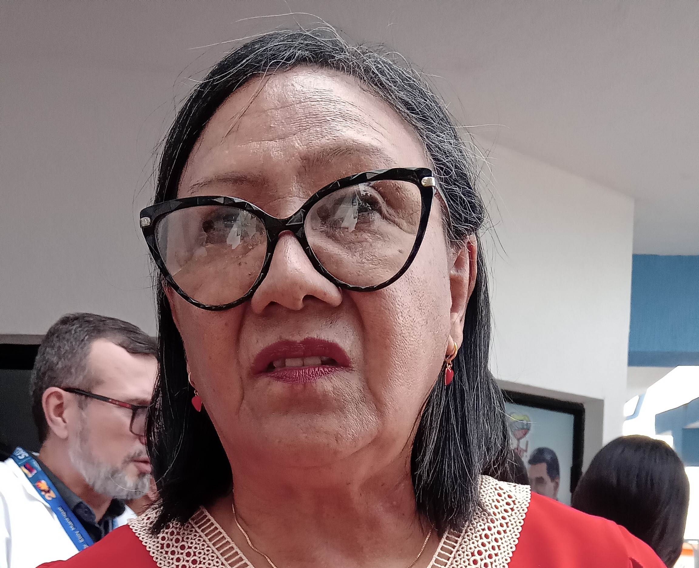 Profesora Zenaida GallardoGobierno regional brinda atención a familiasafectadas por lluvias en Andrés Eloy Blanco