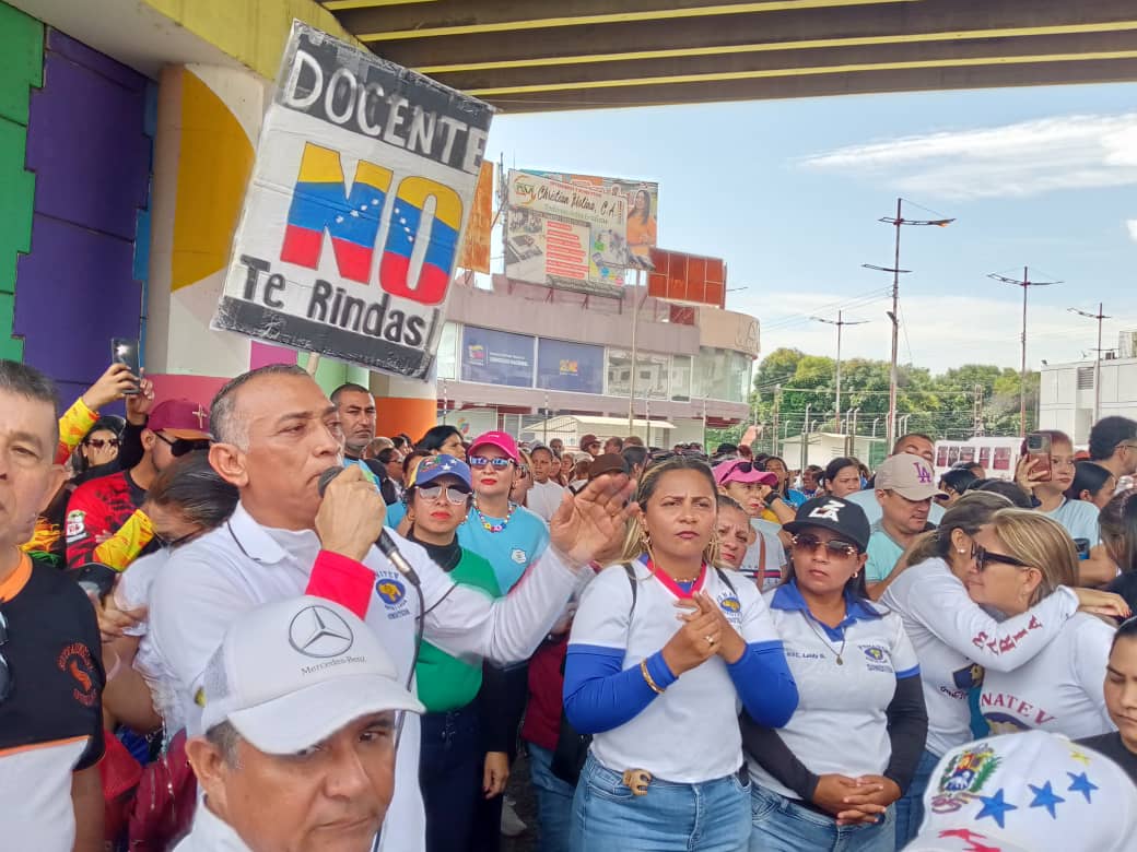 En especial educadoresTrabajadores exigen calidad de vida,salarios dignos y convocan a paro cívico