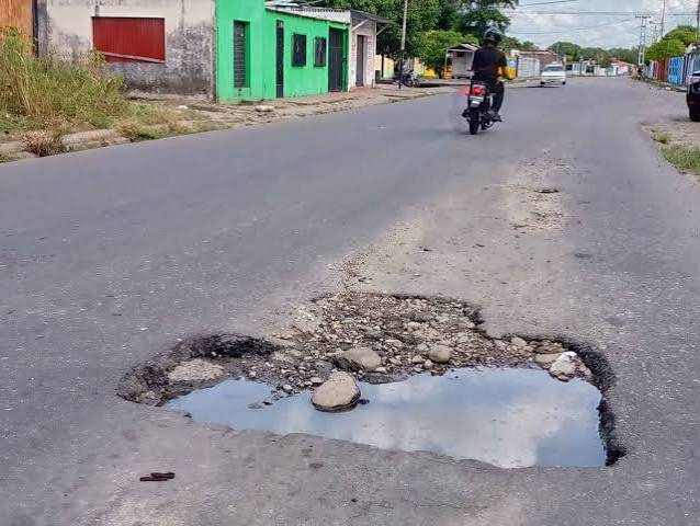 Imploran vecinos y conductoresBarinas urge de un plan agresivode Bacheo ante tantos huecos