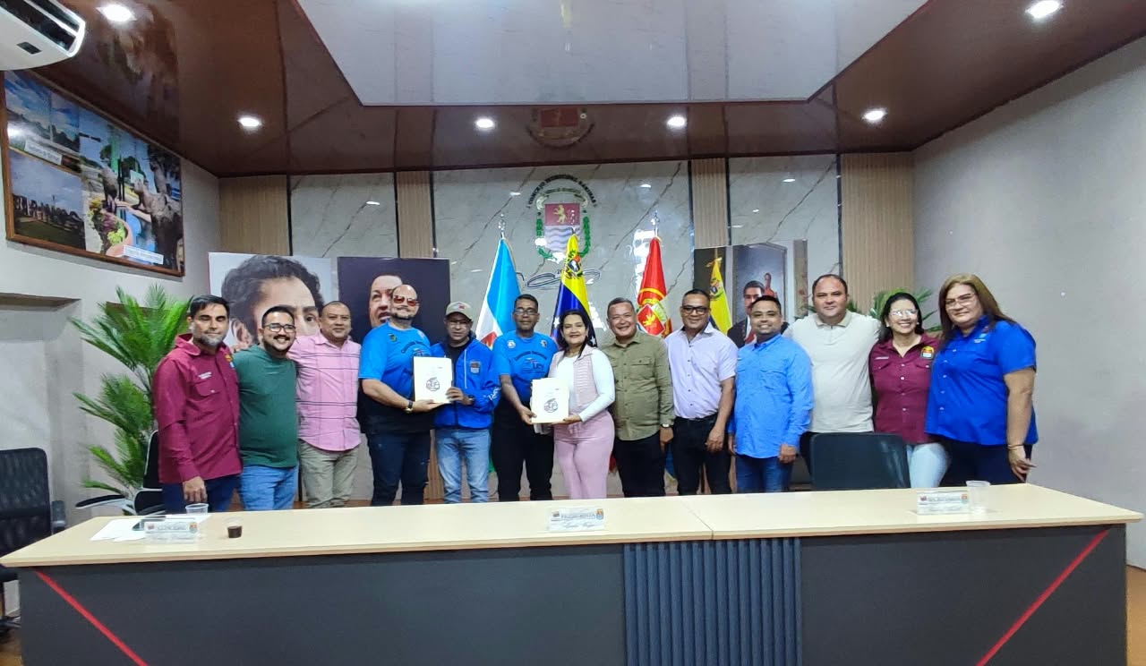 Promulgada por el AlcaldeConcejales hicieron entrega de Ordenanzapara promover Ciclismo Urbano