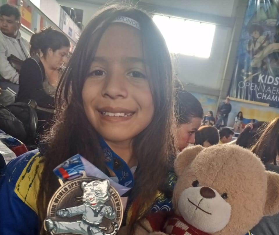En 4to Kids World Open Taekwondo ChampionshipTaekwondo barinés se alzó con medallasde plata y bronce en abierto de Colombia