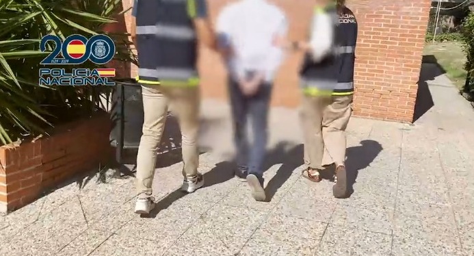Detienen a profesor acusado de abusar de una decena de alumnos en Madrid