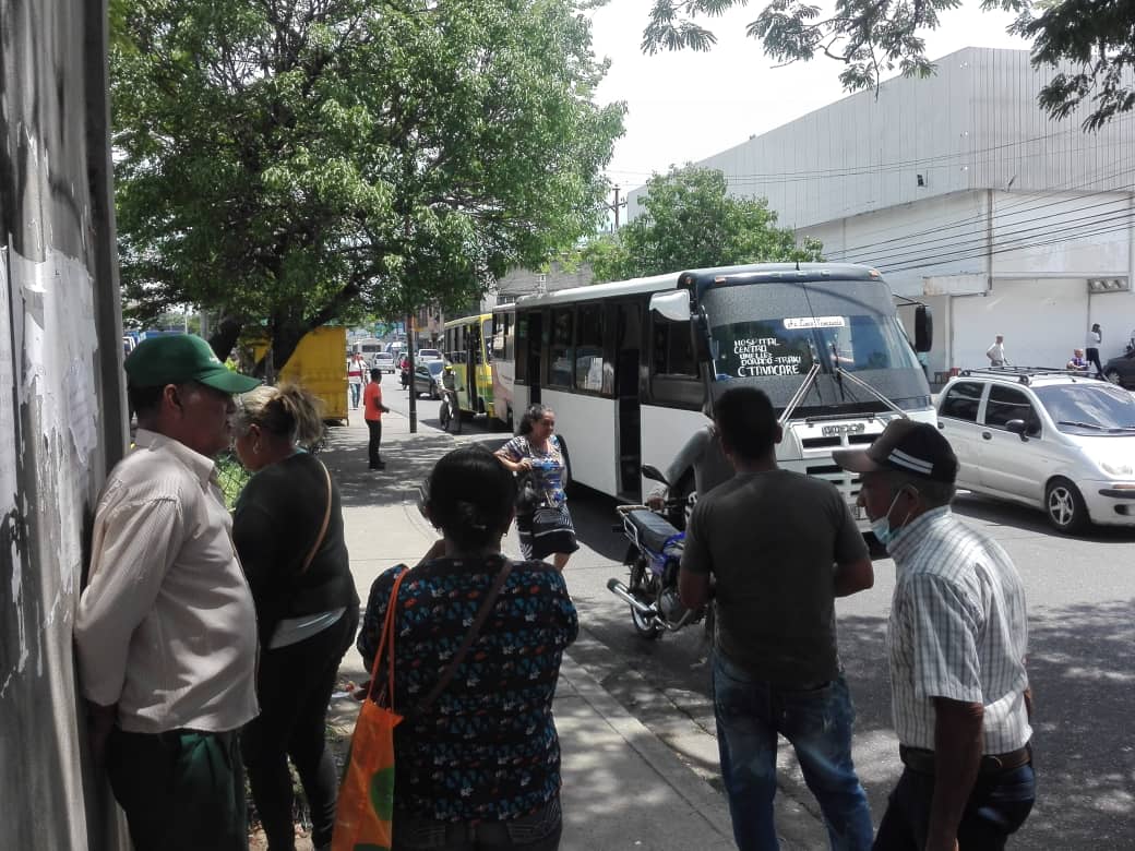 Subió a 2208 mil 800 bolívares tiene que tener untrabajador para cubrir el pago de pasaje