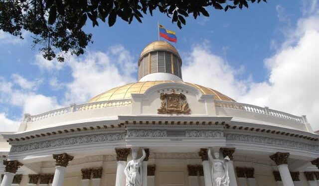 Ejecutivo entrega a la AN los proyectos de leyde presupuesto y ley de endeudamiento 2027