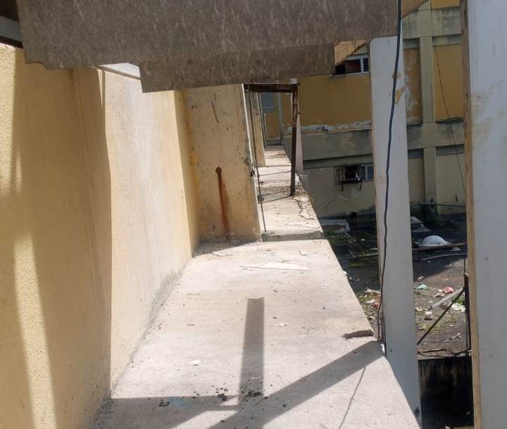 Trabajos de limpieza se cumplió en alerosy pestañas de ventanas del Luis Razetti