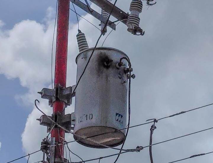 Tras avería de transformador en SabanetaMás de 20 familias del sector Ezequiel Zamorase quedaron sin servicio eléctrico