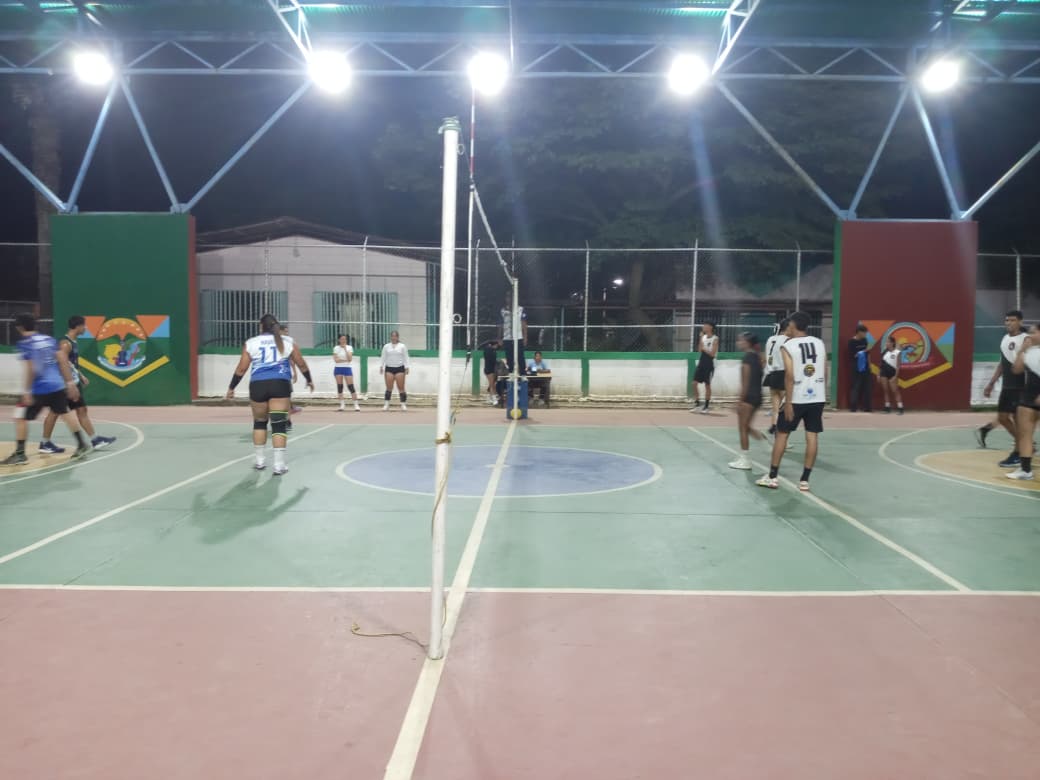 Torneo de Voleibol mixto se cumplióen la Francisco de Miranda